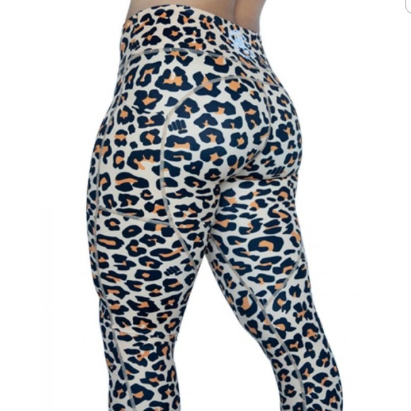 Workout Capris - Picture 2 of 4